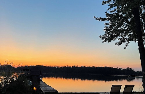 Sturgis House | Cozy 2-bedroom house in charming Sturgis with Beautiful sunsets on the lake.nn