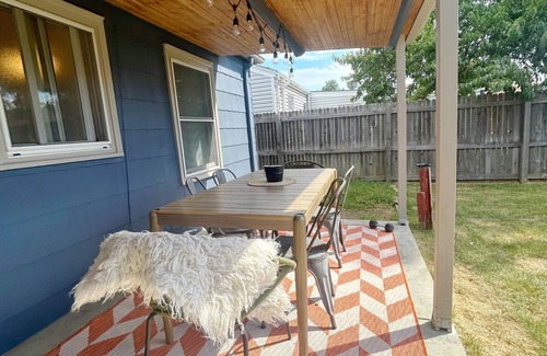 Aurora House | Cozy 2-bedroom house near Central Park CO