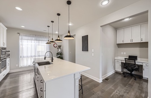 Centennial House | Cozy 2-bedroom house Rooftop Deck WiFi, AC