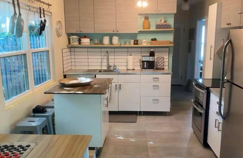 Melbourne House | Cozy 2-bedroom house in charming Melbourne with a private hot tub