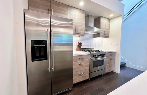 North Oak Park House | Cozy 2 bedroom house 5 minutes to downtown and UC Davis Medical