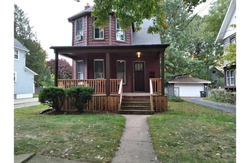 Highland Square Apartment | Cozy 2 bedroom in Highland Square, pets welcome!