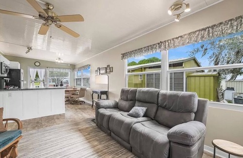 Fedhaven House | Cozy 2-Bedroom in Peaceful Saddlebag Lake Resort - Monthly Rental