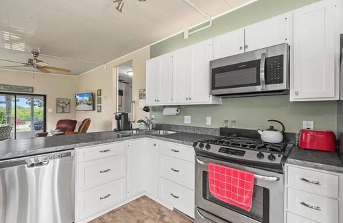 Fedhaven House | Cozy 2-Bedroom in Peaceful Saddlebag Lake Resort - Monthly Rental
