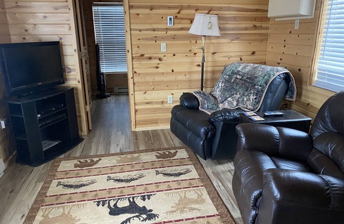 Grassy Butte Cabin | Cozy 2 bedroom Log Cabin