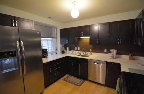 Downtown West Apartment | Cozy 2-bedroom PH apartment in charming Baltimore Inner Harbor , free parking