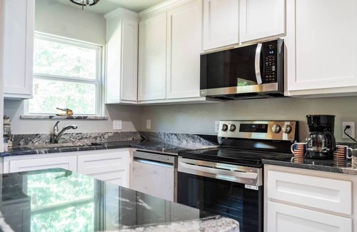 Gordonville House | Cozy 2-bedroom retreat just minutes from Lake Texoma and Cedar Mills Marina