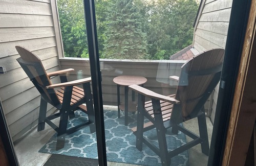 Rockwood Condo | Cozy 2-bedroom Seven Springs Ski-in/Ski-out Condo