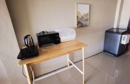 Nakhon Chai Si House | Cozy 2-bedroom building in tranquil Tambon Ngiu Rai with WiFi, AC