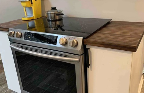 The Gap Apartment | Cozy 2 Bedroom unit-15mins Dwtn!
