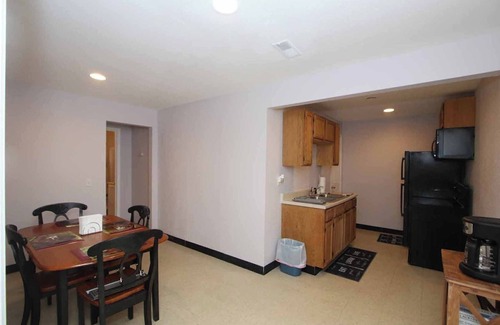 Belleville Apartment | Cozy 2 Bedroom