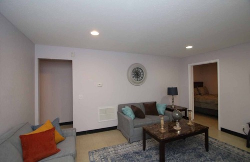 Belleville Apartment | Cozy 2 Bedroom