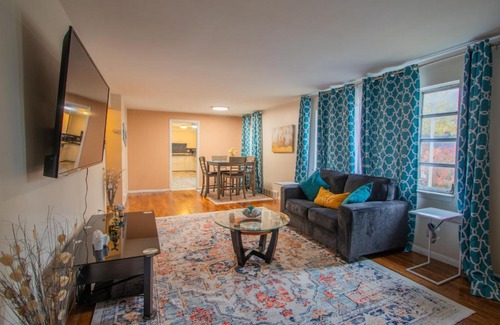 Cleveland Heights Apartment | Cozy 2 Bedroom in Cleveland