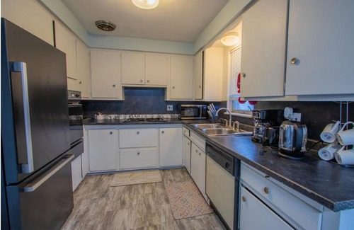 Cleveland Heights Apartment | Cozy 2 Bedroom in Cleveland