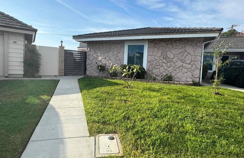 Westminster House | Cozy 2-bedroom house in welcoming Fountain Valley with AC, WiFi