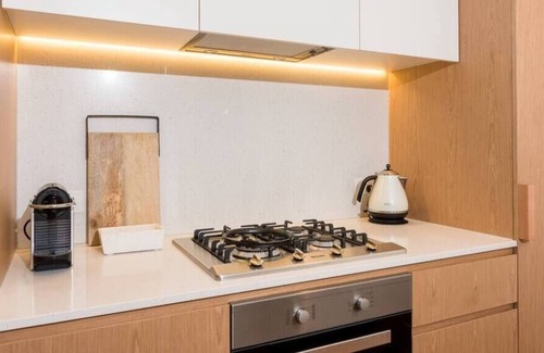 Fitzroy Apartment | Cozy 2 Beds Apartment In Fitzroy with Parking