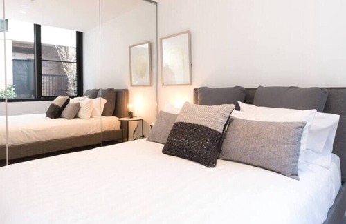 Fitzroy Apartment | Cozy 2 Beds Apartment In Fitzroy with Parking