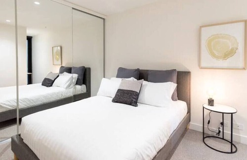 Fitzroy Apartment | Cozy 2 Beds Apartment In Fitzroy with Parking