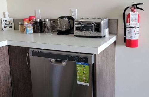 Regina House | COZY 2-BR TOWNHOUSE. Private ATTACHED GARAGE and BALCONY. Near YQR AIRPORT.