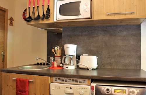 Risoul Apartment | Cozy 2-room Apartment for 5, Pool & Sauna, Near Slopes & Shops, Pet-Friendly, South-West Balcony