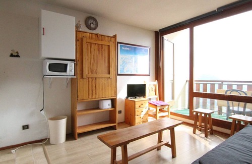 Eclose-Ouest Apartment | Cozy 2-Room Apartment for 4 with South-Facing Balcony, Near Ski Lifts and Shops, L'Alpe d'Huez