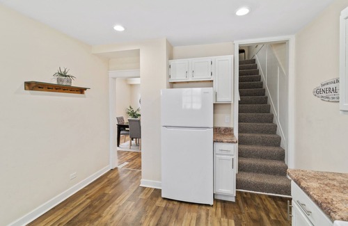 Waukegan House | Cozy 2-Story House Near Downtown Libertyville