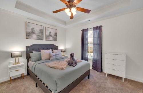 Concord House | Cozy 2B Townhouse - King Bed