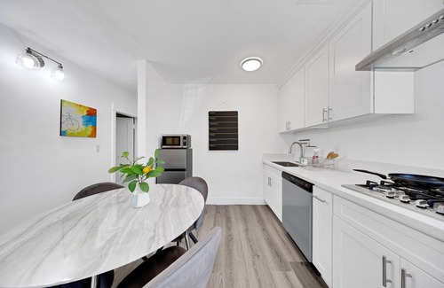 Alhambra House | Cozy 2b1b Downtown retreat with free parking B