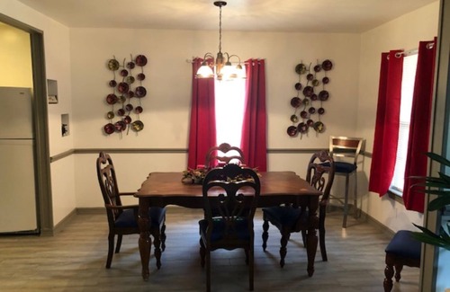 Houston House | Cozy 2BD/2BR vacation home just 10 minutes from Houston Hobby Airport