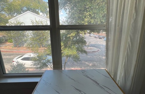 University Hills House | Cozy 2BD Dog-Friendly Townhome – Great July Rates!