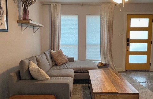 University Hills House | Cozy 2BD Dog-Friendly Townhome – Great July Rates!