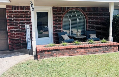 Enid House | COZY 2Bedroom/1Bath Duplex