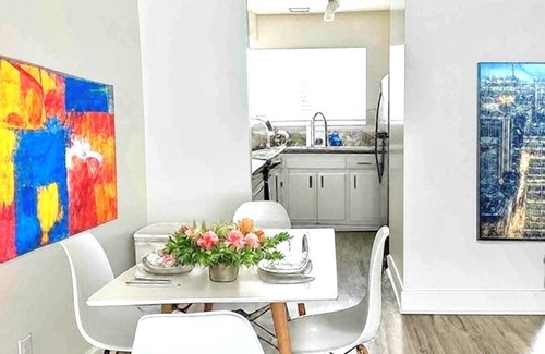 South Redondo House | Cozy 2bedroom Townhouse, close to Beach - Sleeps 8