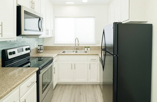 South Redondo House | Cozy 2bedroom Townhouse, close to Beach - Sleeps 8