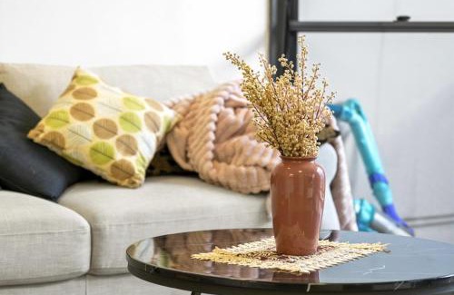 Waterloo Apartment | Cozy 2Beds APT with Pool Access in Waterloo