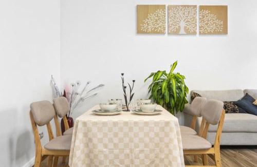 Waterloo Apartment | Cozy 2Beds APT with Pool Access in Waterloo