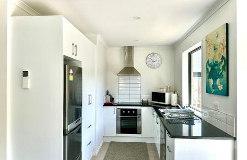 Manurewa Villa | Cozy 2BR - 15min from Airport