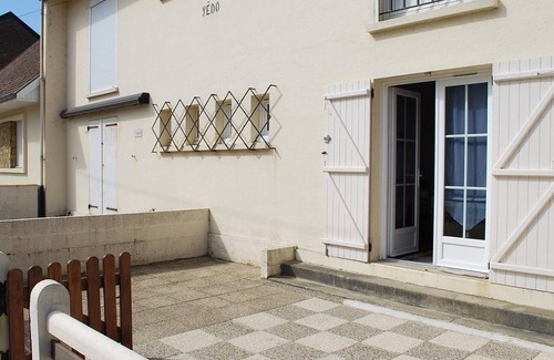 Fort-Mahon-Plage Apartment | Cozy 2BR Apartment, 200m from Beach, Garden & Garage Included