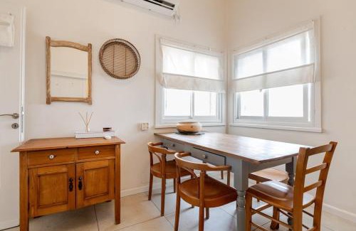 Haifa Apartment | Cozy 2BR Apartment in Haifa Walk to Bahai Gardens