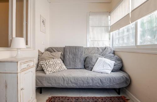 Haifa Apartment | Cozy 2BR Apartment in Haifa Walk to Bahai Gardens