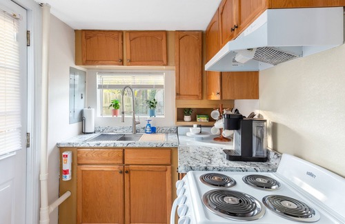 Buckroe Beach House | Cozy 2BR Beachside Home Near Buckroe Fire Pit, Walk to Beach 30+ Day Stay