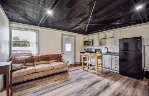 Paluxy Cabin | Cozy 2BR Cabin W/Peaceful Views & Full Kitchen