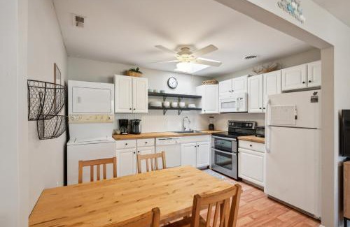 Village Green Apartment | Cozy 2BR Condo - Beachside Bliss with Yard Space condo