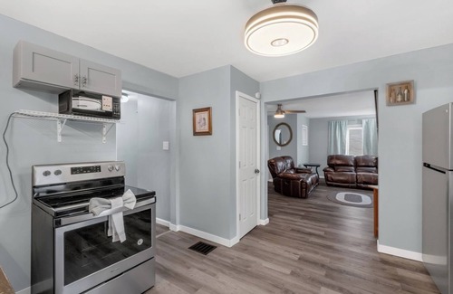 Mercer House | Cozy 2BR Home: With Lake Access and Work Space