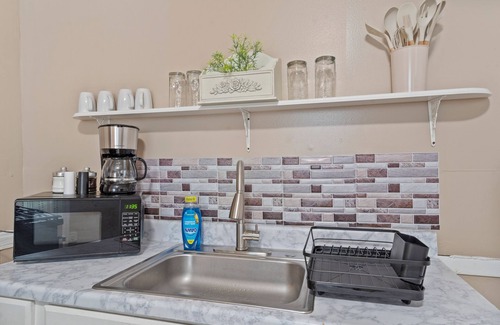 Southside Apartment | Cozy 2BR Near Destiny USA, Syracuse Uni,Zoo & Downtown