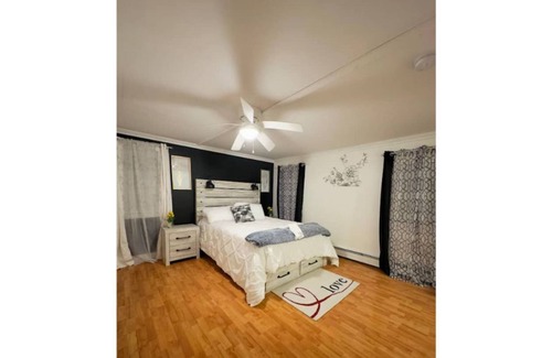 Amston Cottage | Cozy 3 bd Cottage w/ access to private lake