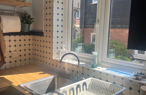 Buckhurst Hill House | Cozy 3-bed home in Buckhurst Hill, excellent for London. Commuters &Contractors.