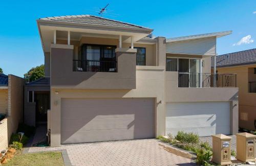 Palmyra House | Cozy 3-Bed Townhouse in Palmyra - Perfect for Families