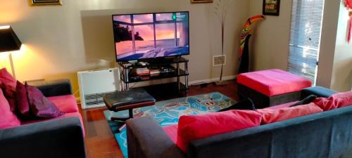Palmyra House | Cozy 3-Bed Townhouse in Palmyra - Perfect for Families