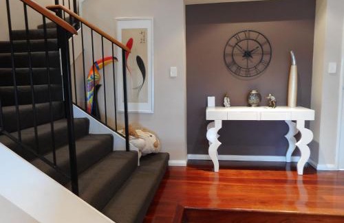 Palmyra House | Cozy 3-Bed Townhouse in Palmyra - Perfect for Families